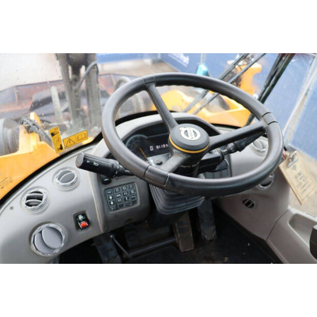 2016 فولفو L150H-43833961