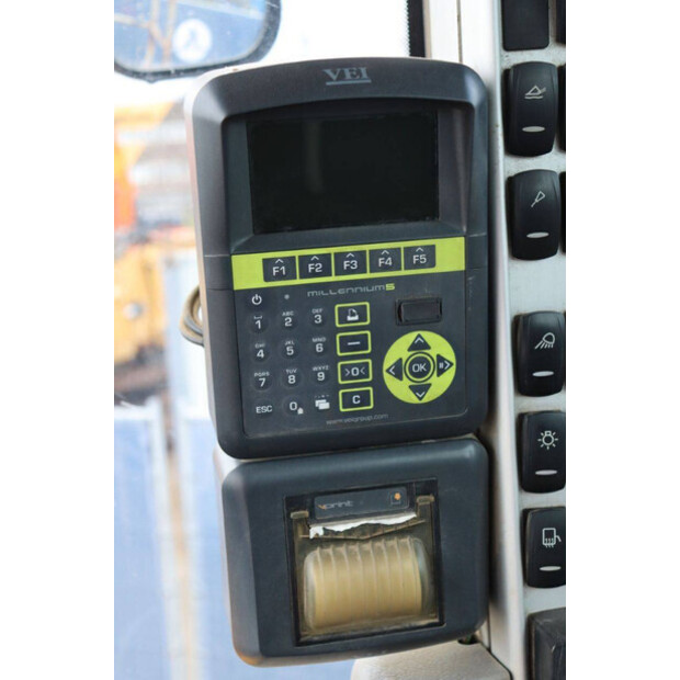 2016 فولفو L150H-43833963