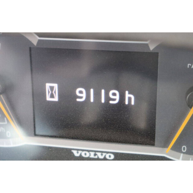 2016 فولفو L150H-43833966