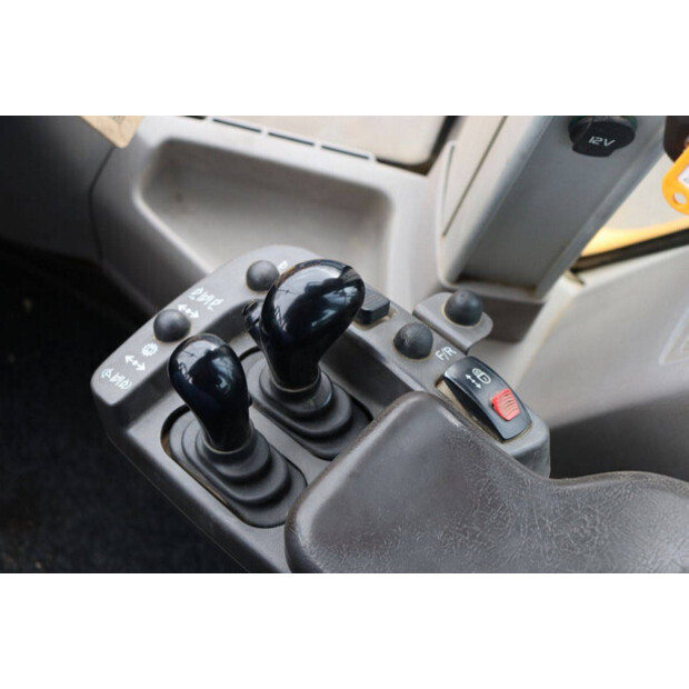 2016 فولفو L150H-43833969