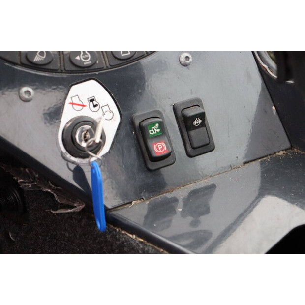 2021 BOBCAT L28-43834019