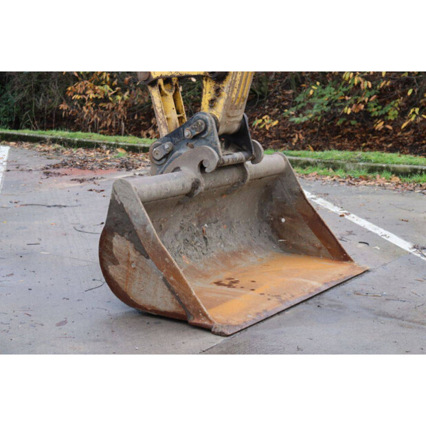 2016 Komatsu HB215LC-3-43834387