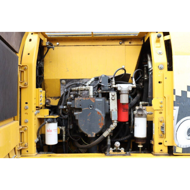 2016 Komatsu HB215LC-3-43834402
