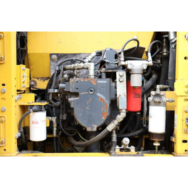 2016 Komatsu HB215LC-3-43834403