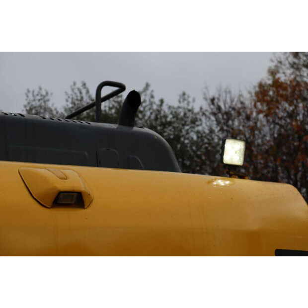 2016 Komatsu HB215LC-3-43834405