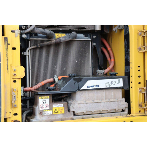 2016 Komatsu HB215LC-3-43834407