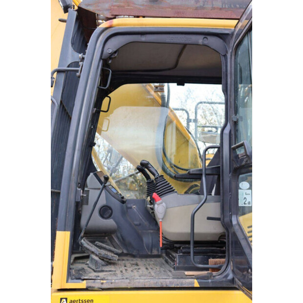 2016 Komatsu HB215LC-3-43834411
