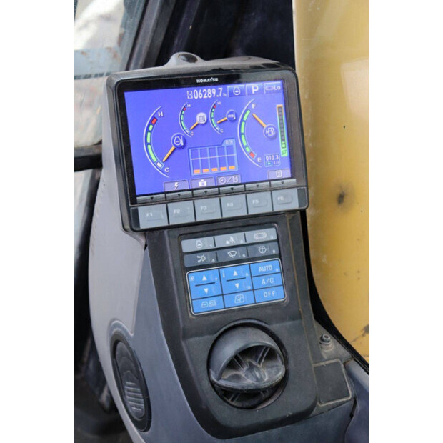 2016 Komatsu HB215LC-3-43834415