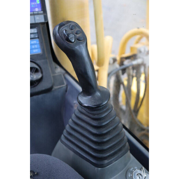 2016 Komatsu HB215LC-3-43834416