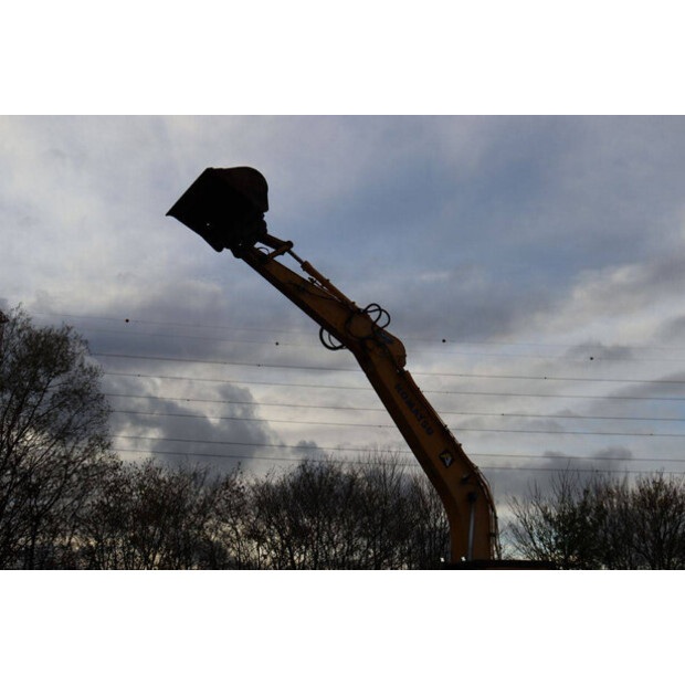 2016 Komatsu HB215LC-3-43834430