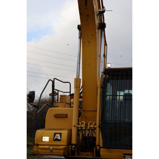 2016 Komatsu HB215LC-3-43834431