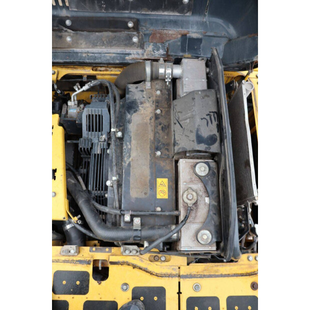 2016 Komatsu HB215LC-3-43834435