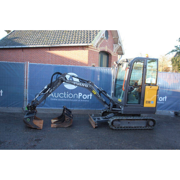 2022 فولفو EC18E-43835387