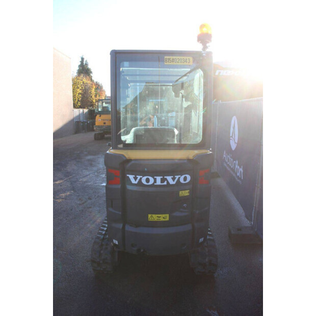 2022 فولفو EC18E-43835390