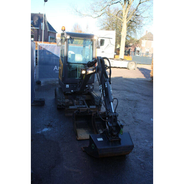 2022 فولفو EC18E-43835392