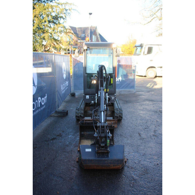 2022 فولفو EC18E-43835393