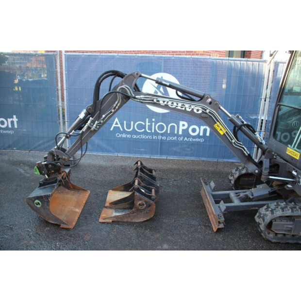 2022 فولفو EC18E-43835400