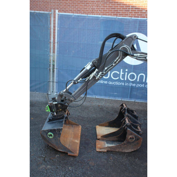 2022 فولفو EC18E-43835401