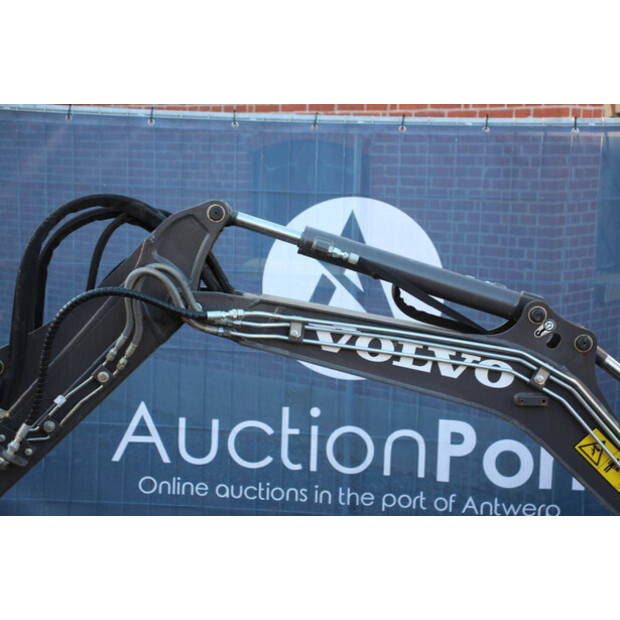 2022 فولفو EC18E-43835402