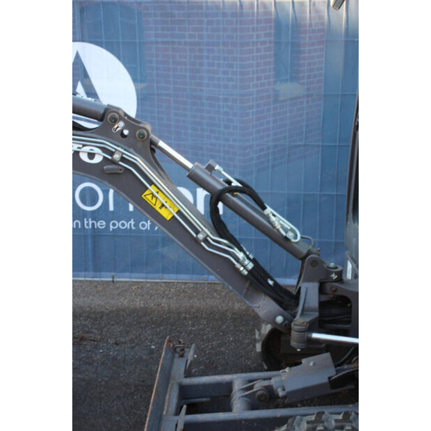 2022 فولفو EC18E-43835403