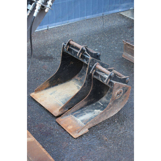 2022 فولفو EC18E-43835404