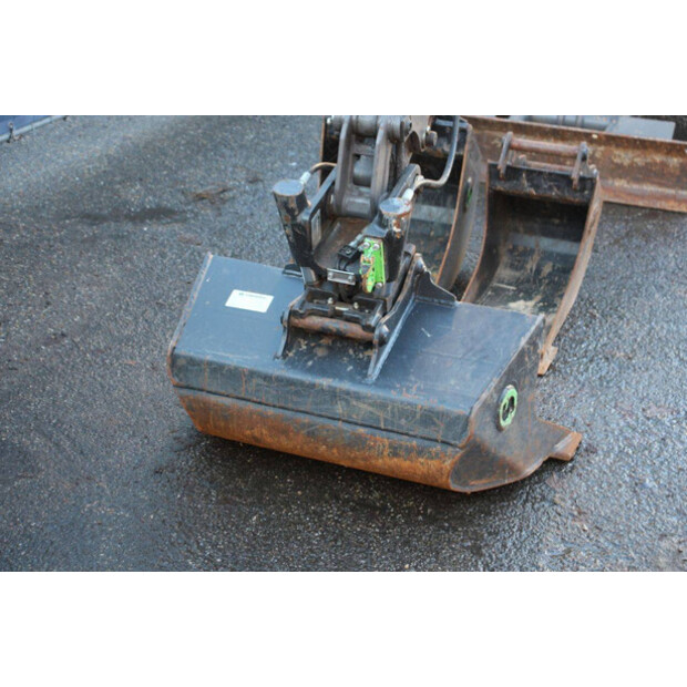 2022 فولفو EC18E-43835405