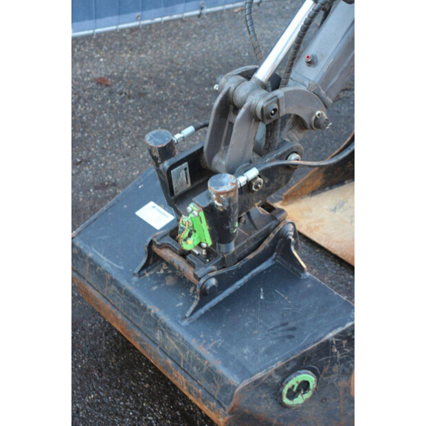 2022 فولفو EC18E-43835406