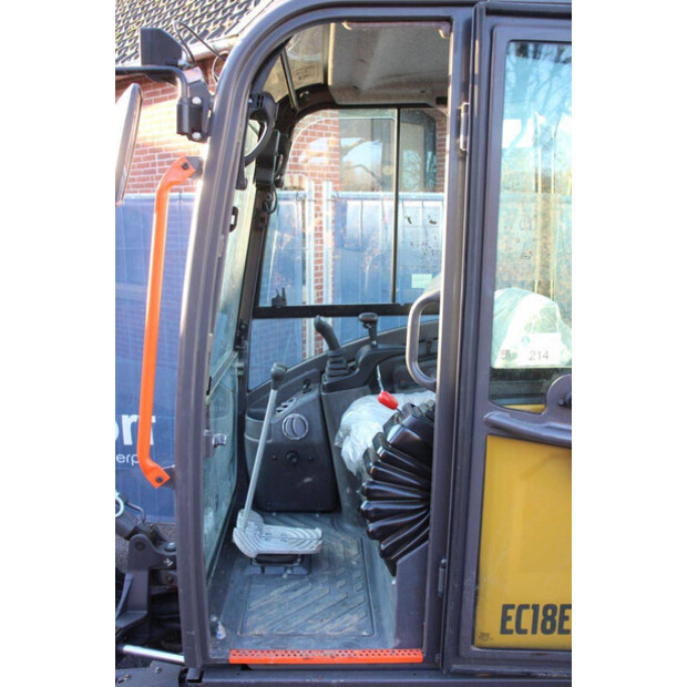 2022 فولفو EC18E-43835414