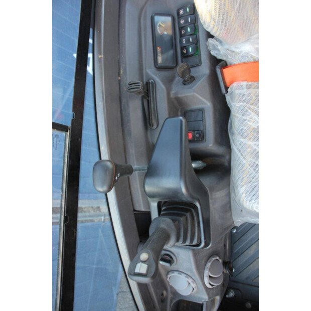 2022 فولفو EC18E-43835417