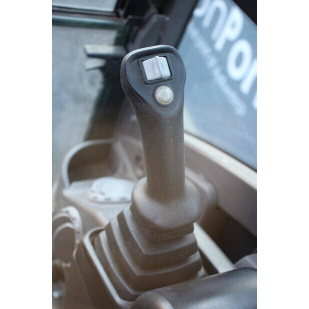 2022 فولفو EC18E-43835419