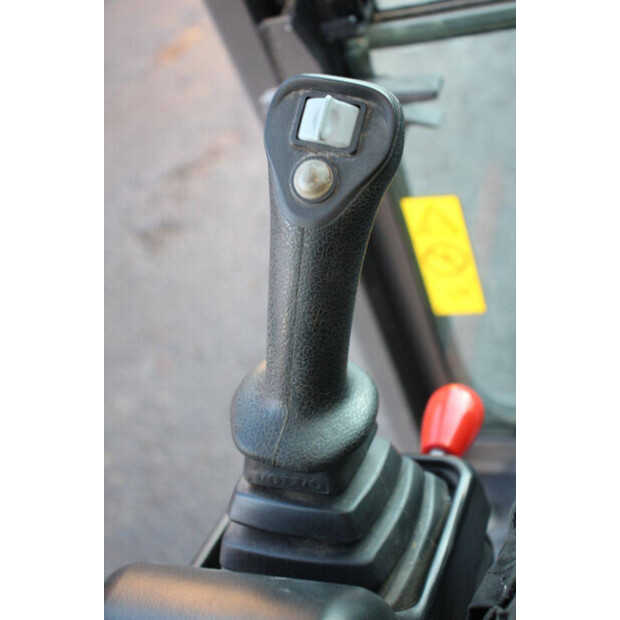 2022 فولفو EC18E-43835420