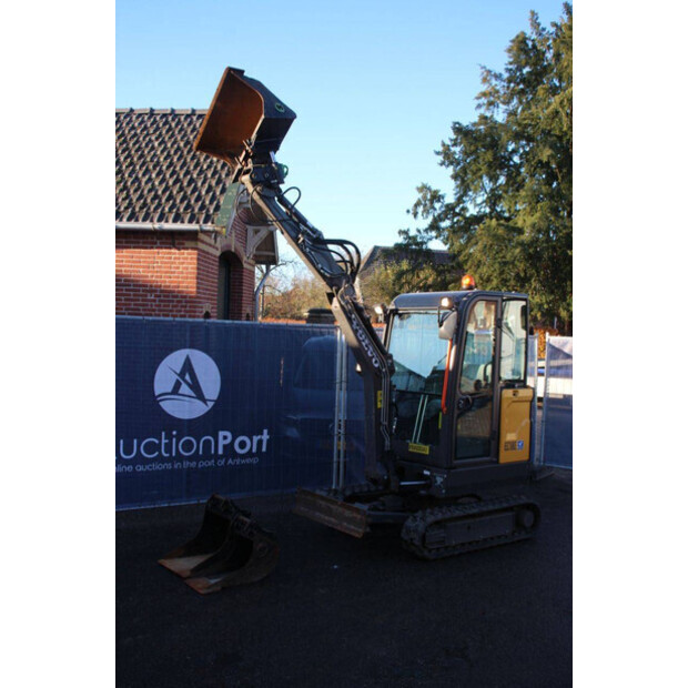 2022 فولفو EC18E-43835421