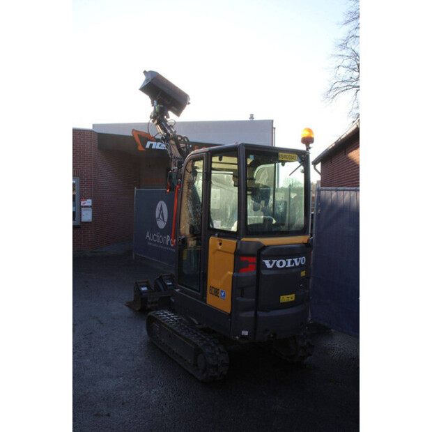 2022 فولفو EC18E-43835423