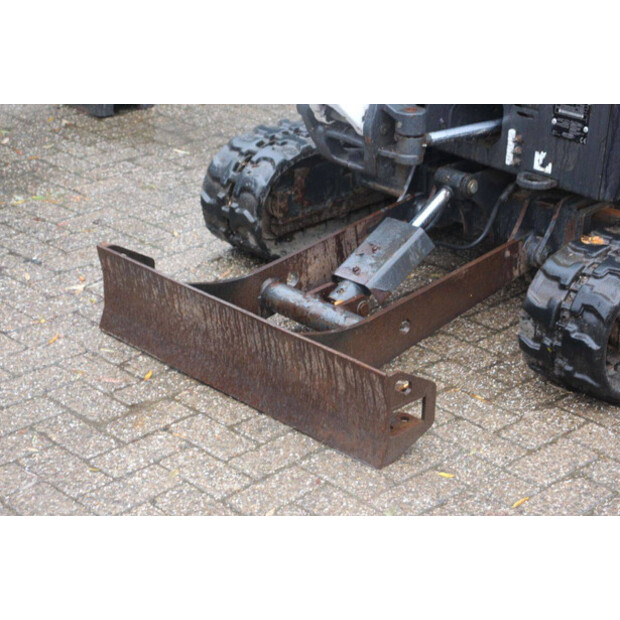 2016 بوبكات E19-43835741