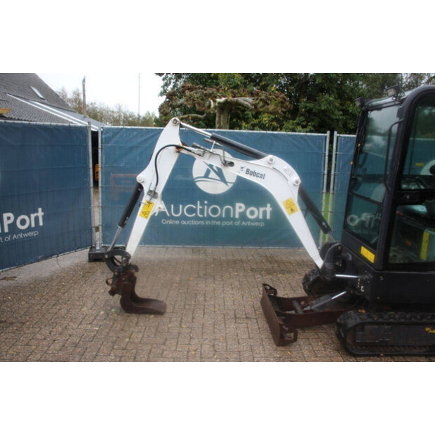 2016 بوبكات E19-43835742