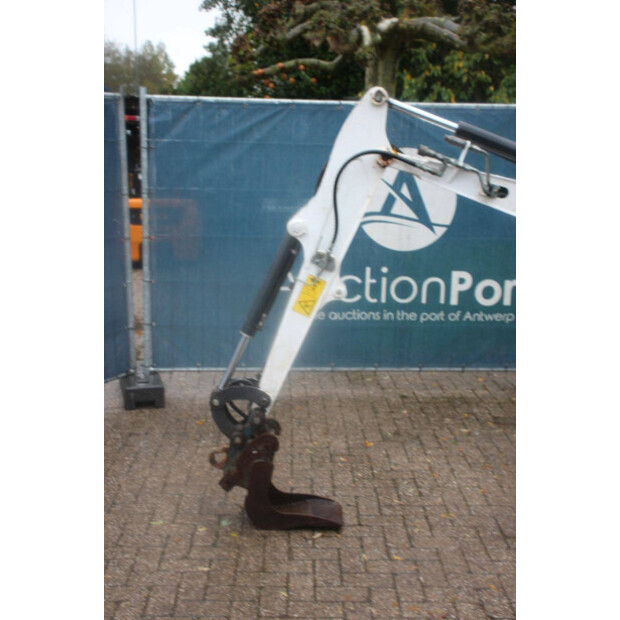 2016 بوبكات E19-43835743