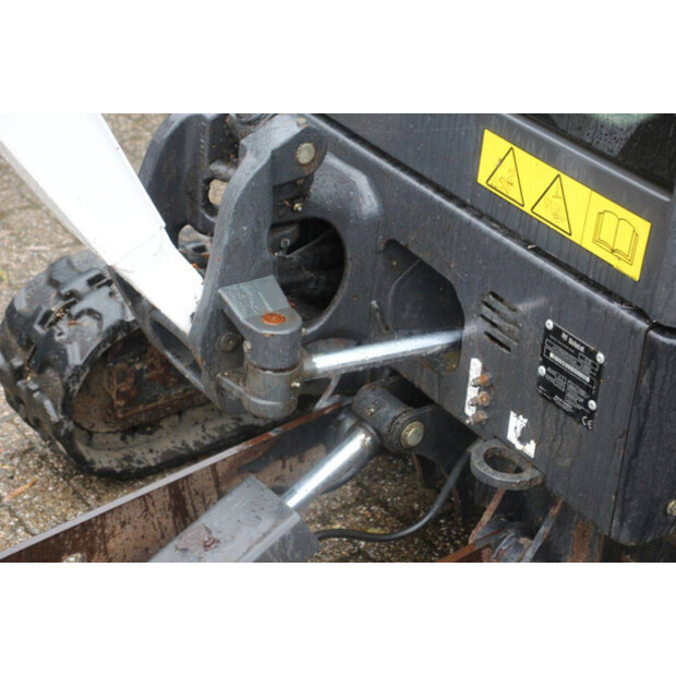 2016 بوبكات E19-43835746