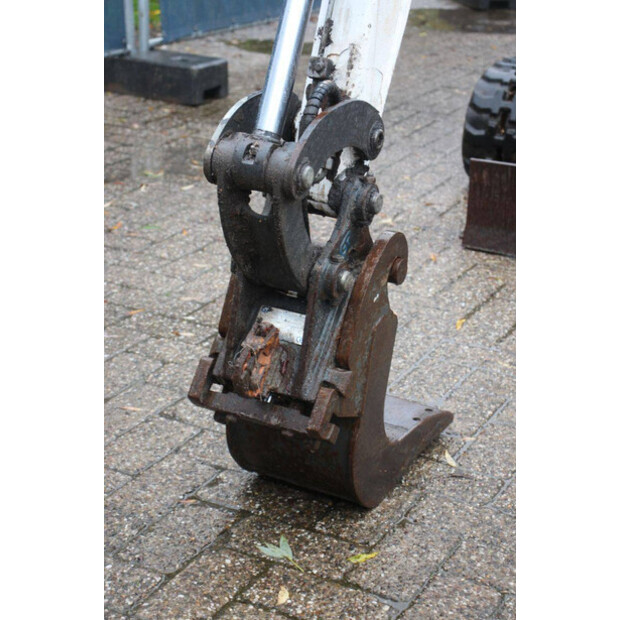 2016 بوبكات E19-43835751