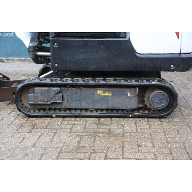 2016 بوبكات E19-43835752