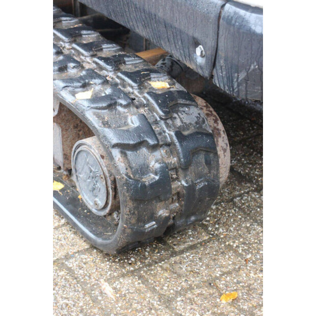 2016 بوبكات E19-43835754