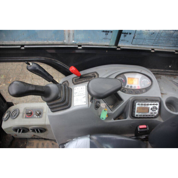 2016 بوبكات E19-43835763