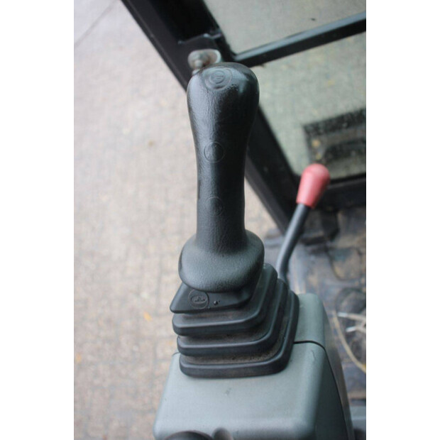 2016 بوبكات E19-43835764