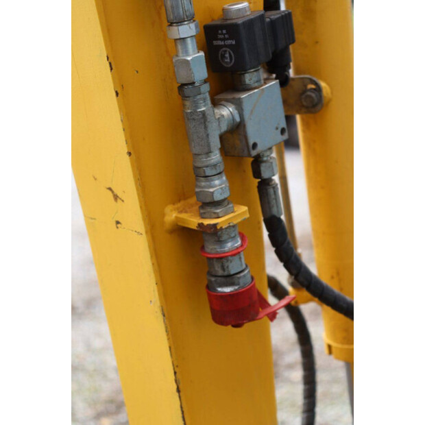 2019 Komatsu PC16R-3HS-43836730