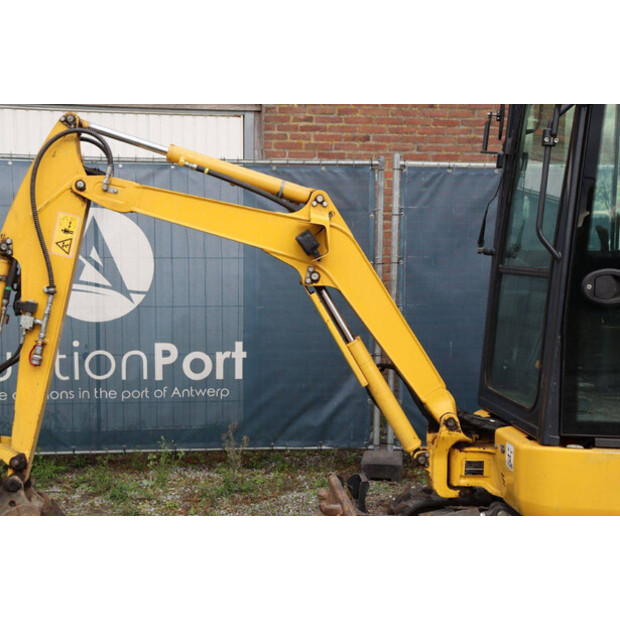 2019 Komatsu PC16R-3HS-43836732