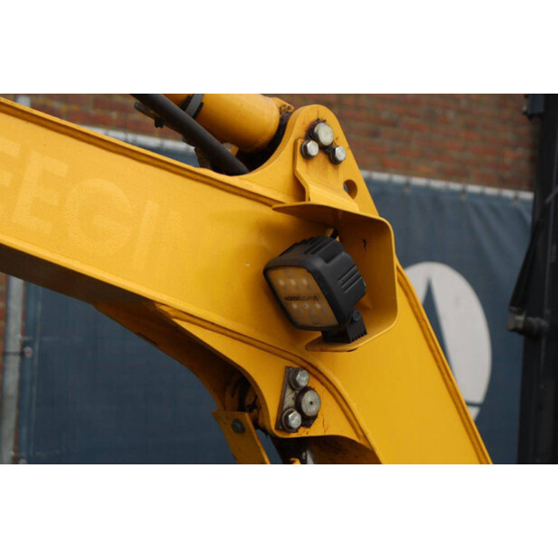 2019 Komatsu PC16R-3HS-43836734