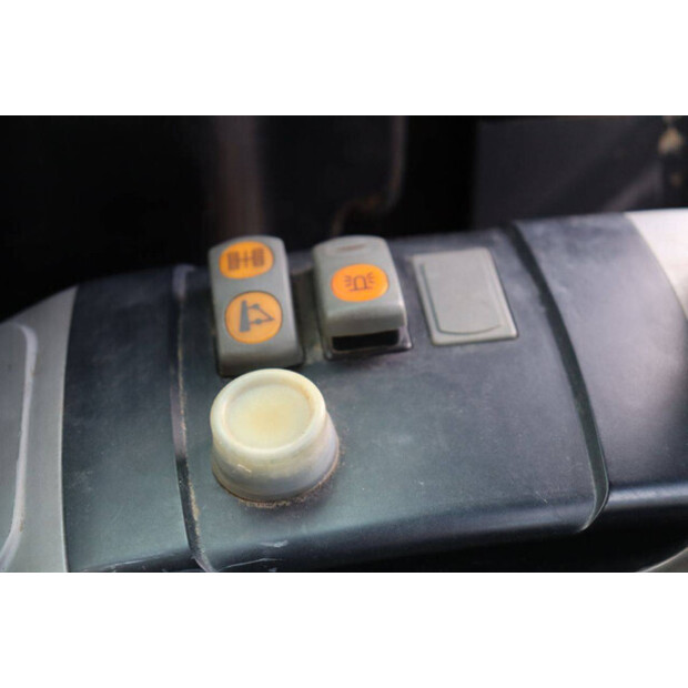 2019 Komatsu PC16R-3HS-43836755