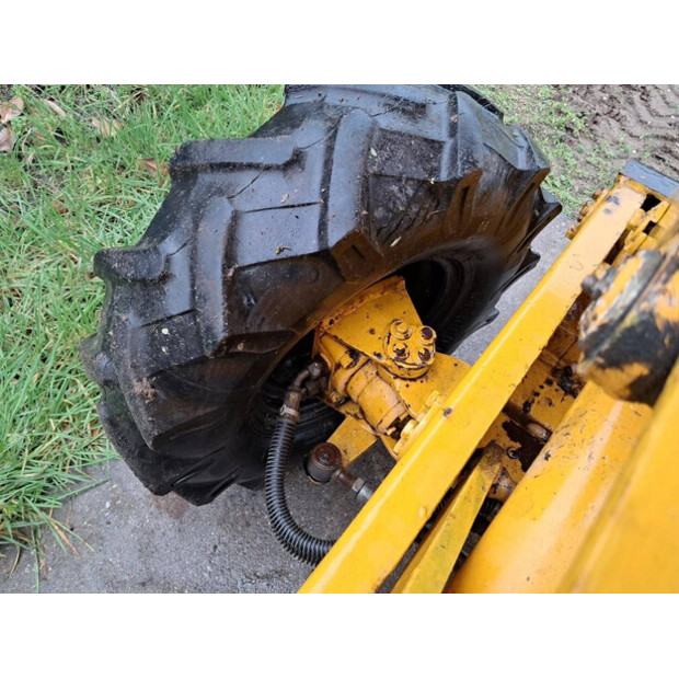 2000 ثوايتس Mach 001-43836781