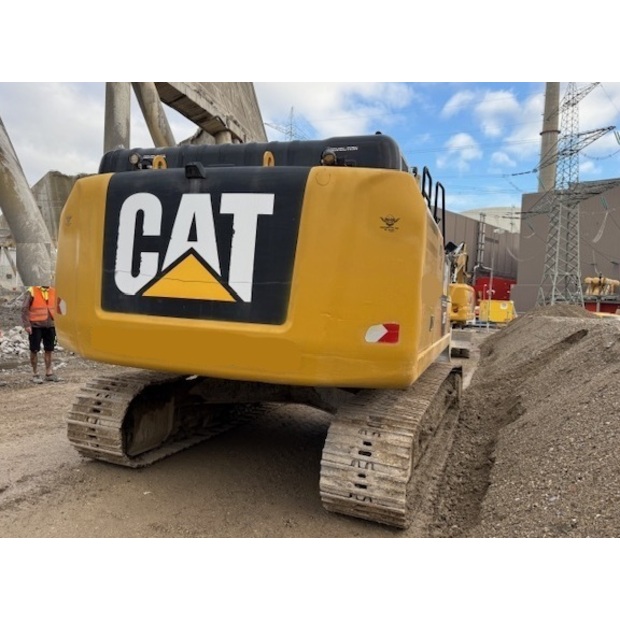 2018 Caterpillar 326F LN-43843835