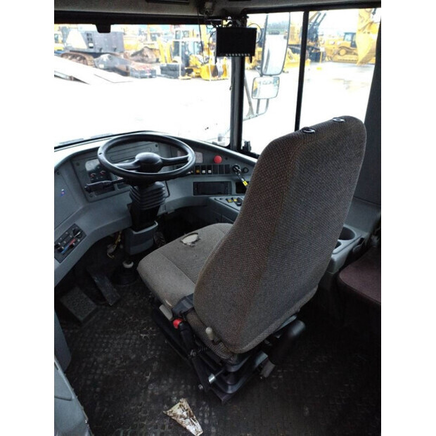 2008 فولفو A 25 E-43853539