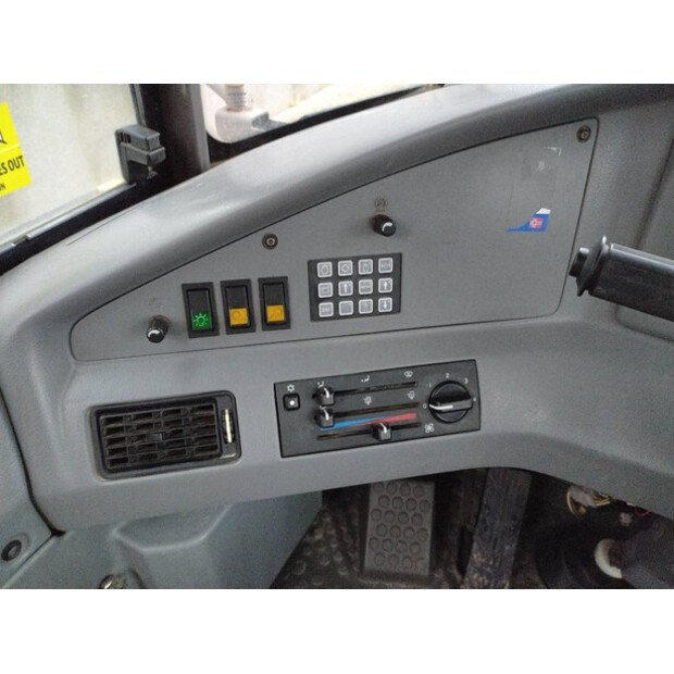 2008 فولفو A 25 E-43853540